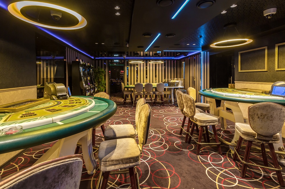 Multi-Table Play: Possibilities in Online vs. Physical Casino Environments